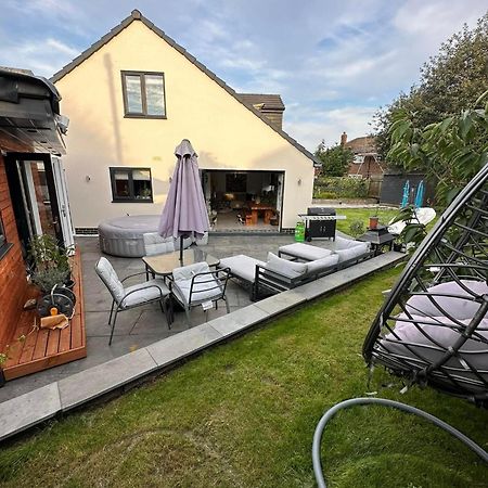 Modern Harrogate House Sleeps 10, Cinema Room & Hot Tub المظهر الخارجي الصورة