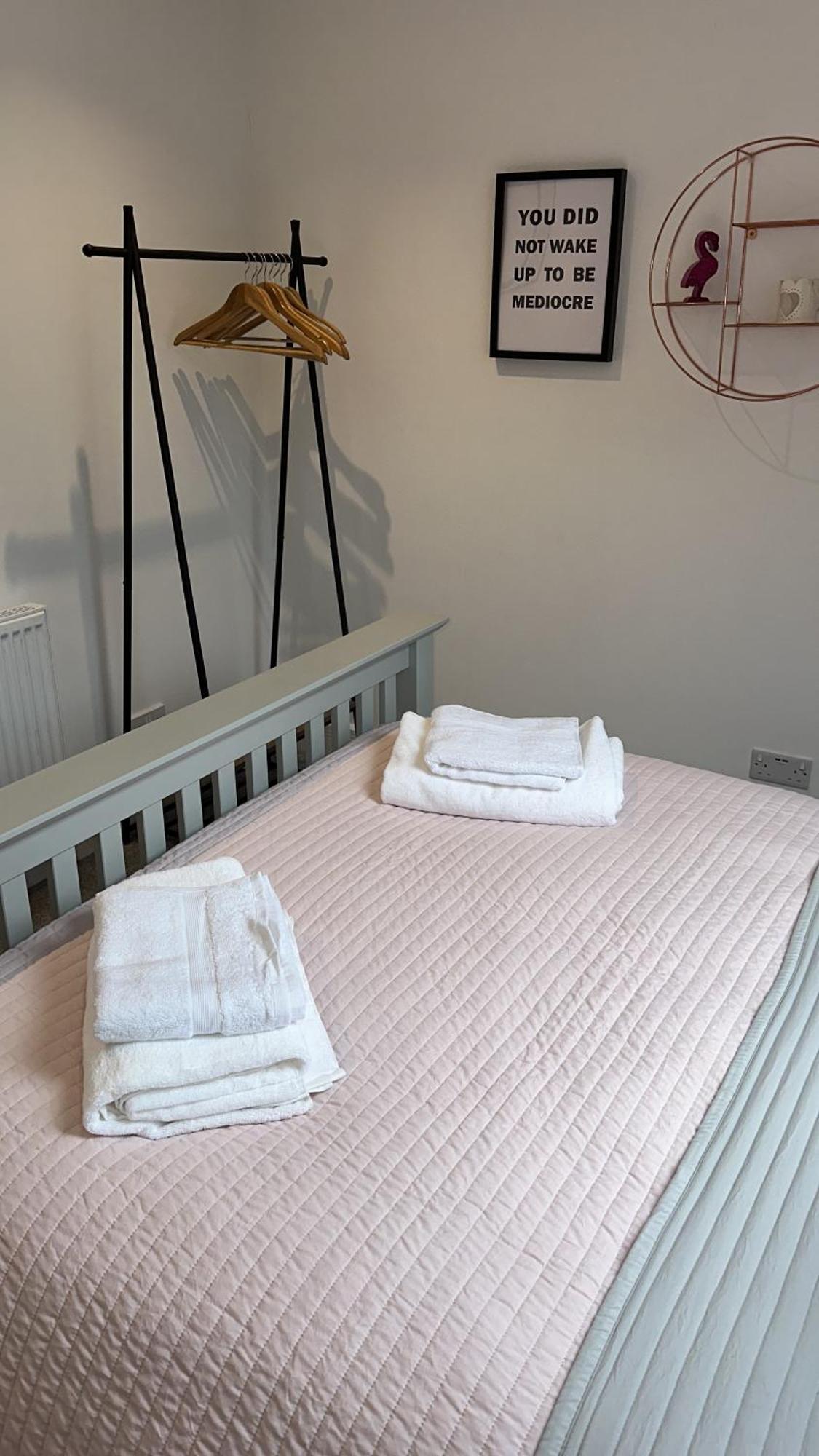 Modern Harrogate House Sleeps 10, Cinema Room & Hot Tub المظهر الخارجي الصورة